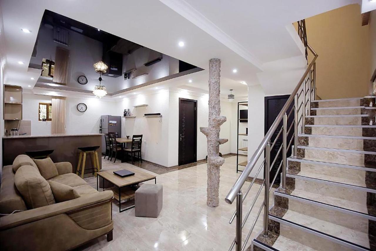 Nickos Hotel Kutaisi Luaran gambar