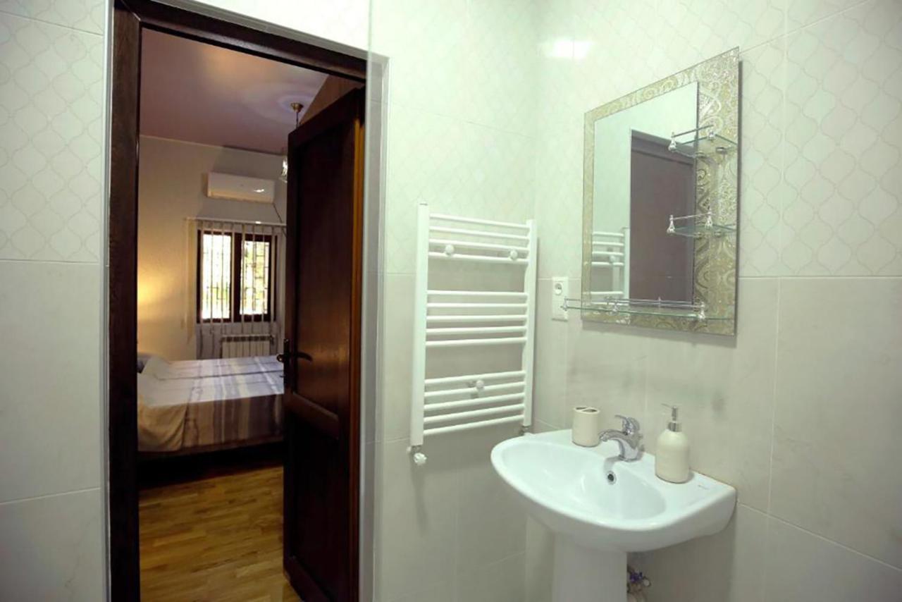 Nickos Hotel Kutaisi Luaran gambar