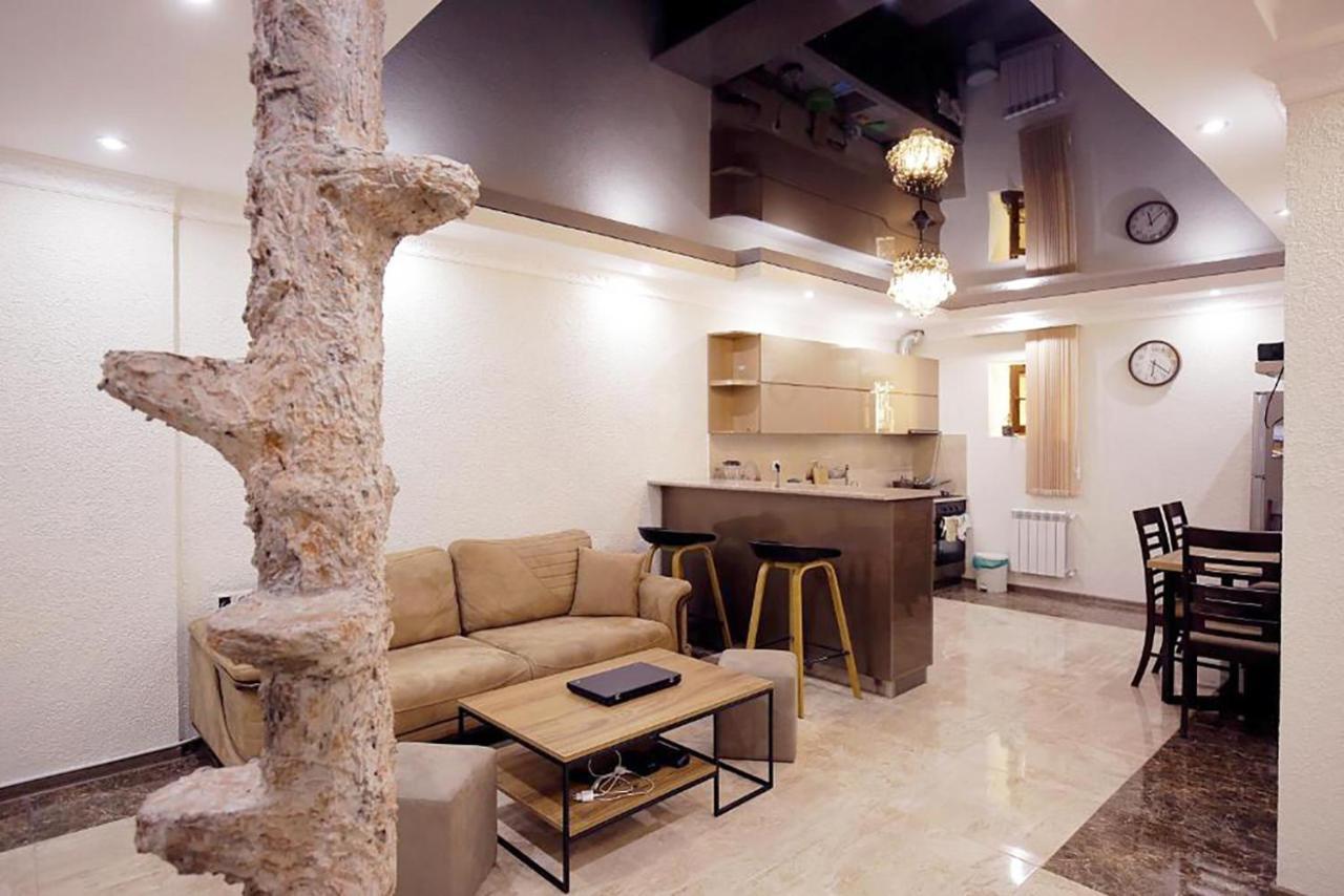 Nickos Hotel Kutaisi Luaran gambar